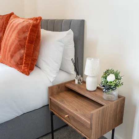 Apartment Luxury Group Stay, Parking, Near Station