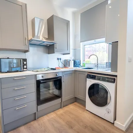 Apartment Luxury Group Stay, Parking, Near Station