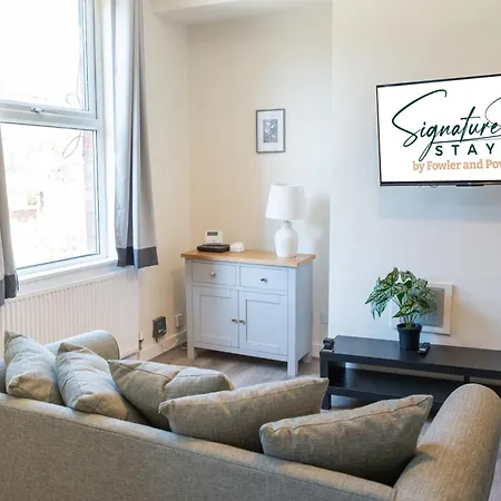 Luxury Group Stay, Parking, Near Station *
