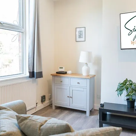 Apartment Luxury Group Stay, Parking, Near Station Leeds (West Yorkshire)