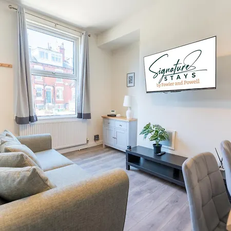 Luxury Group Stay, Parking, Near Station * Leeds (West Yorkshire)