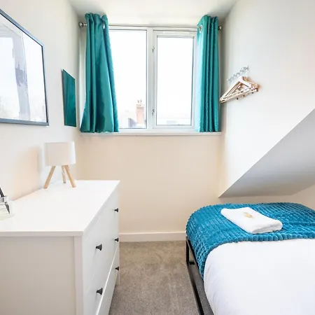 Luxury Group Stay, Parking, Near Station *