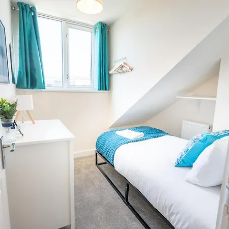 Luxury Group Stay, Parking, Near Station