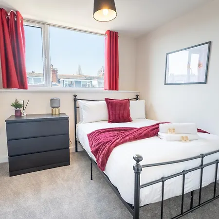 Apartment Luxury Group Stay, Parking, Near Station *