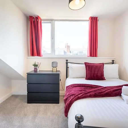Luxury Group Stay, Parking, Near Station
