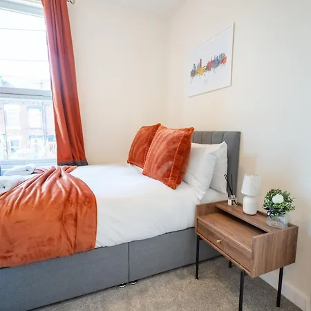 Luxury Group Stay, Parking, Near Station Apartment Leeds (West Yorkshire)