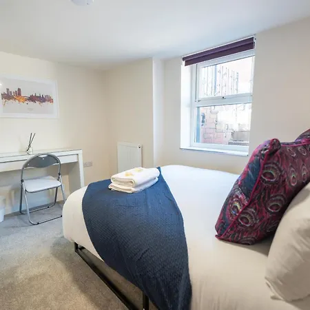 Apartment Luxury Group Stay, Parking, Near Station Leeds (West Yorkshire)