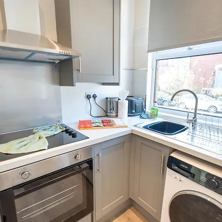 Luxury Group Stay, Parking, Near Station Apartment Leeds (West Yorkshire)