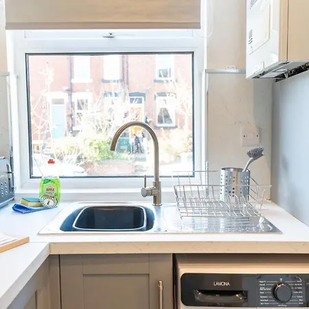 Luxury Group Stay, Parking, Near Station Apartment Leeds (West Yorkshire)