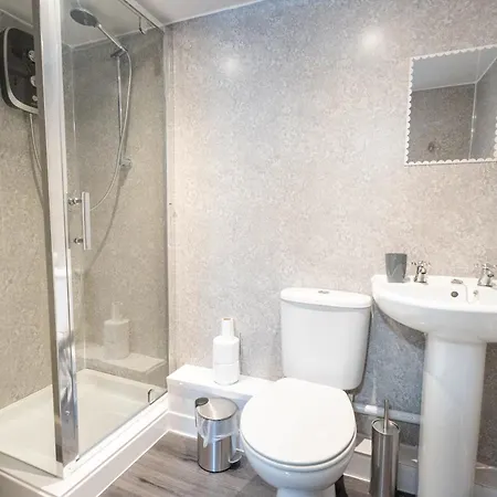 Luxury Group Stay, Parking, Near Station *