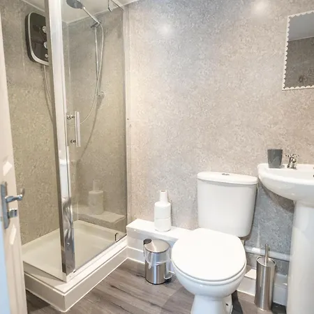 Luxury Group Stay, Parking, Near Station *