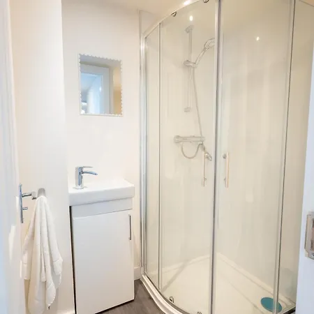 Apartment Luxury Group Stay, Parking, Near Station
